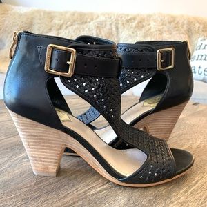 VINCE CAMUTO WOVEN LEATHER PEEP-TOE SANDALS